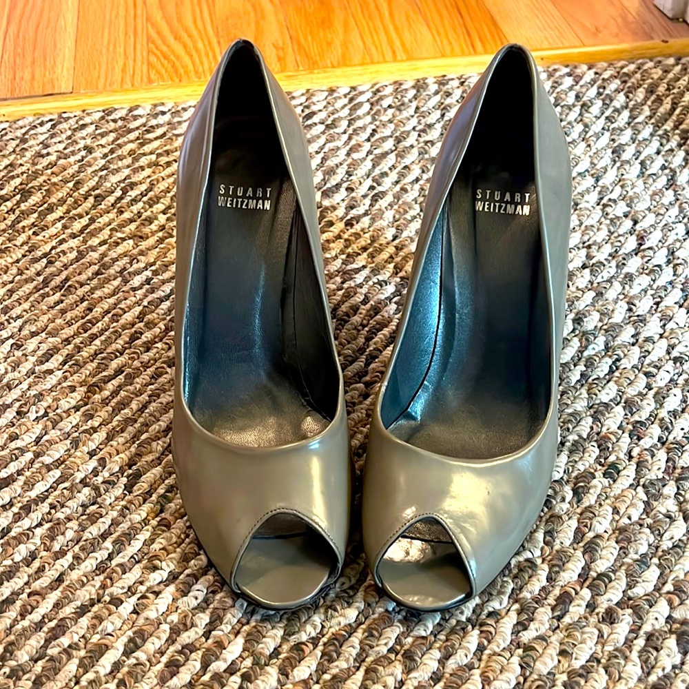 Stuart Weitzman grey peep toe block heels in good condition